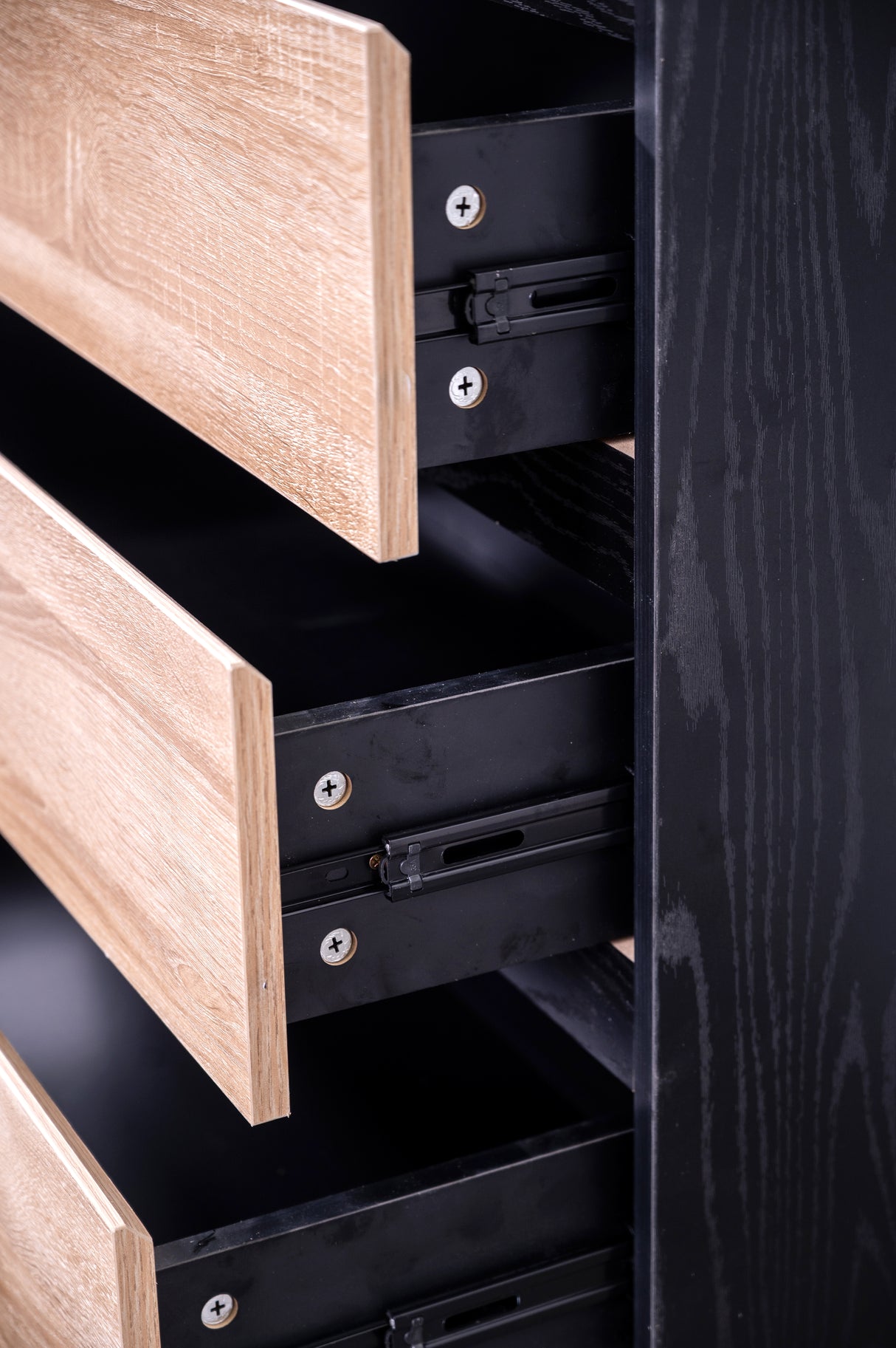 Woodsy Chest of 5 Drawers Black + Oak