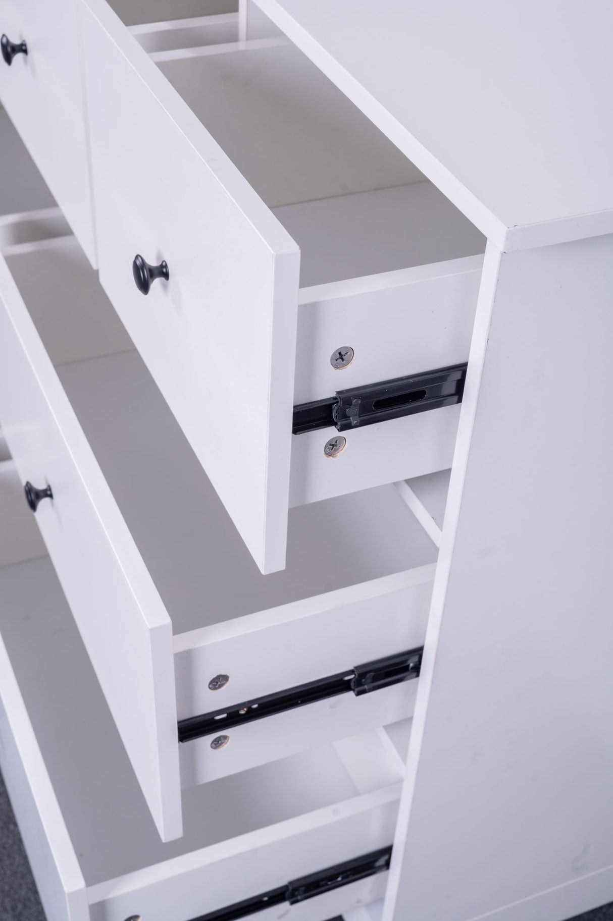 'Pamela' Chest of 7 White Drawers